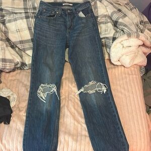size 24 levies straight leg - distressed